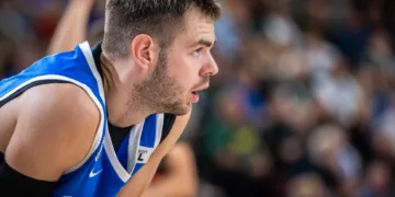 Išretėjusioje „Neptūno“ įguloje spindintis D. Tarolis nepraranda kovinės dvasios: „Turime išgyventi ir nepasiduoti“