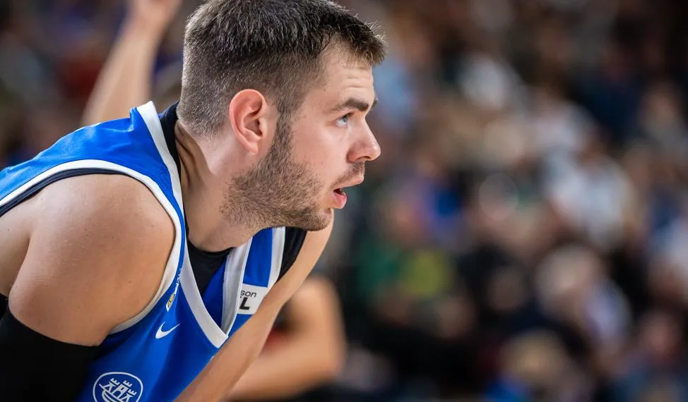 Išretėjusioje „Neptūno“ įguloje spindintis D. Tarolis nepraranda kovinės dvasios: „Turime išgyventi ir nepasiduoti“