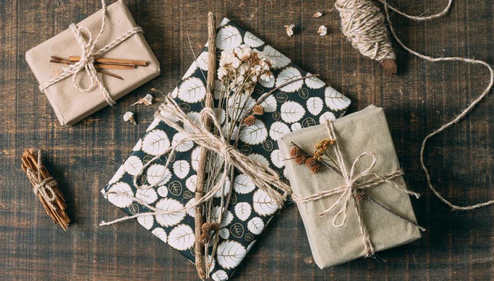 Dovanų pakavimas / Freepik nuotr.