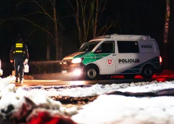 Pėsčiąją autostradoje kliudė ir mirtinai sužalojo net trys automobiliai