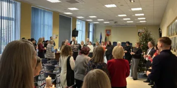 Akmenėje pirmąkart pasidalyta Betliejaus taikos ugnimi