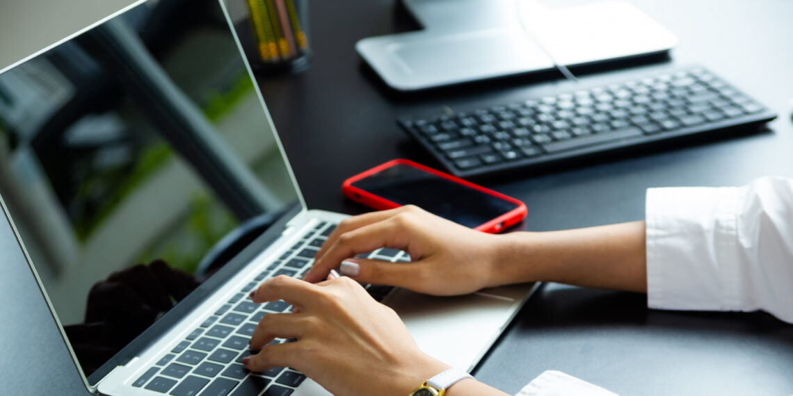 Prie kompiuterio/Asociatyvi nuotr./Freepik