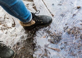 Kaip reikėtų elgtis plikledžio ir lijundros metu