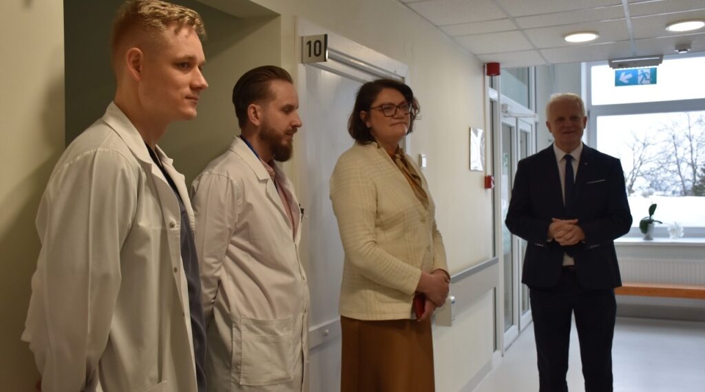 Ministrė Marija Jakubauskienė apžiūrėjo atnaujintą Vidaus ligų ir neurologijos skyrių