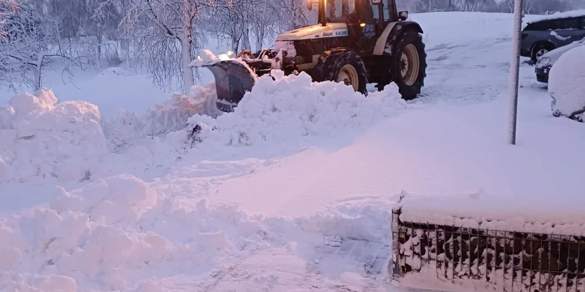 Plungės kelių valymas. Plungės raj.sav.nuotr.