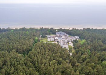 Palangoje pasirašyta ilgalaikės koncesijos sutartis dėl gydymo ir sveikatos komplekso vystymo garsiojoje viloje „Auska“