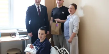 Pasveikintas pirmasis šių metų Šiaulių kūdikis