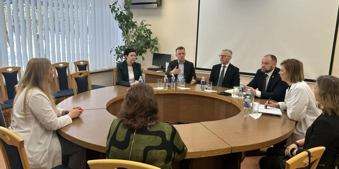 Savivaldybės ir Vyriausybės atstovų susitikimas Jurbarko ligoninėje/Jurbarko raj.sav.nuotr.