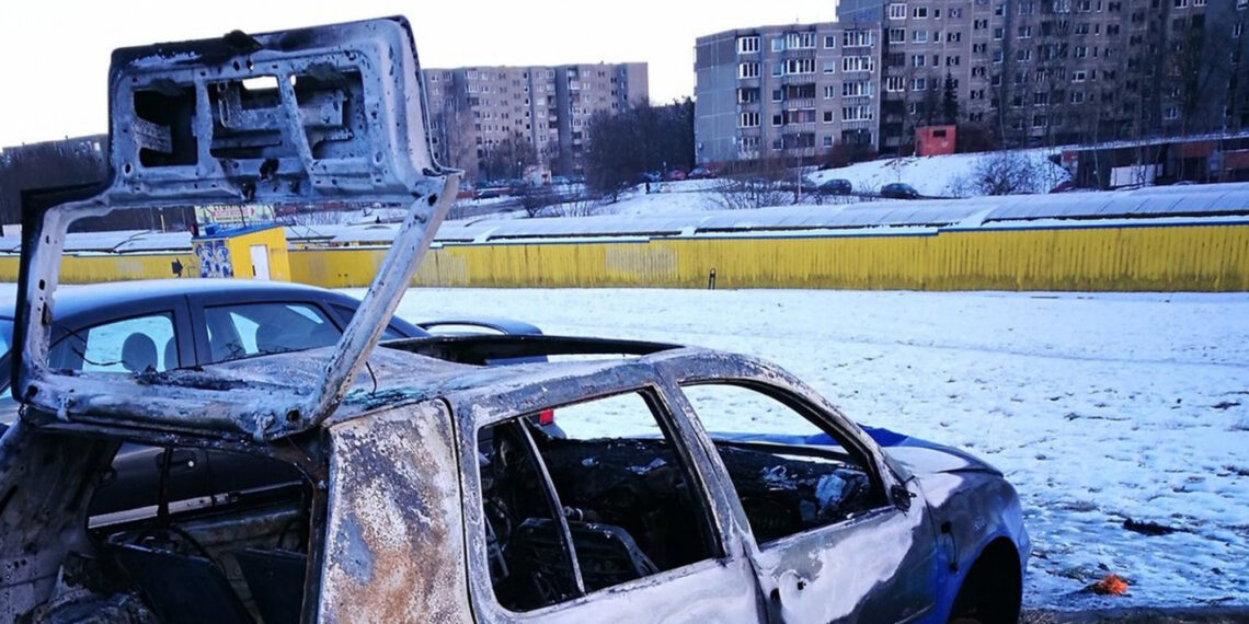 Apdegęs automobilis/Telšių raj.sav.nuotr.