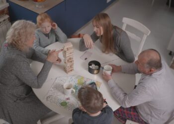 Budinčios globotojos klaipėdietės Romos šeimoje laikinus namus surado 15 vaikų