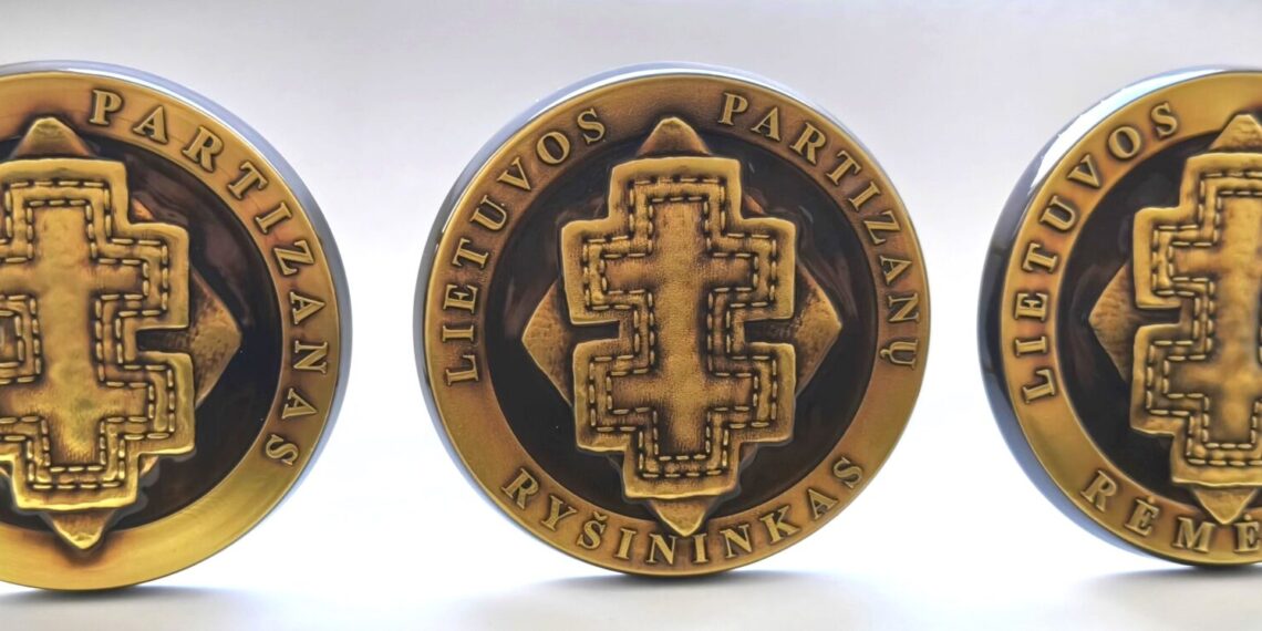 Partizanų, jų ryšininkų ir rėmėjų kapų žymėjimo atminimo ženklų pavyzdžiai/Šilalės raj.sav.nuotr.