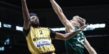 Antroje dalyje atsipalaidavę šiauliečiai apgynė namų tvirtovę nuo „Gargždų“