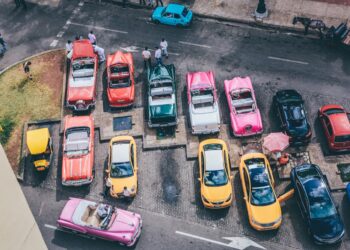 Palangos miestas ragina pasirūpinti savo nebeeksploatuojamais automobiliais ir patraukti juos iš bendrojo naudojimo kiemų