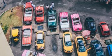 Palangos miestas ragina pasirūpinti savo nebeeksploatuojamais automobiliais ir patraukti juos iš bendrojo naudojimo kiemų