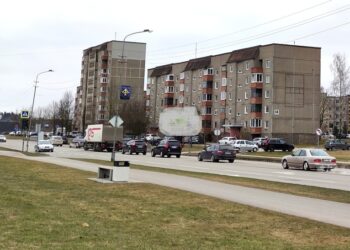 Mažeikiuose vykdomi gatvių ir takų apšvietimo darbai