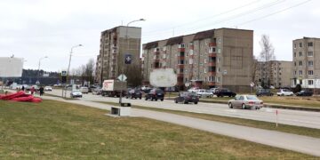 Mažeikiuose vykdomi gatvių ir takų apšvietimo darbai