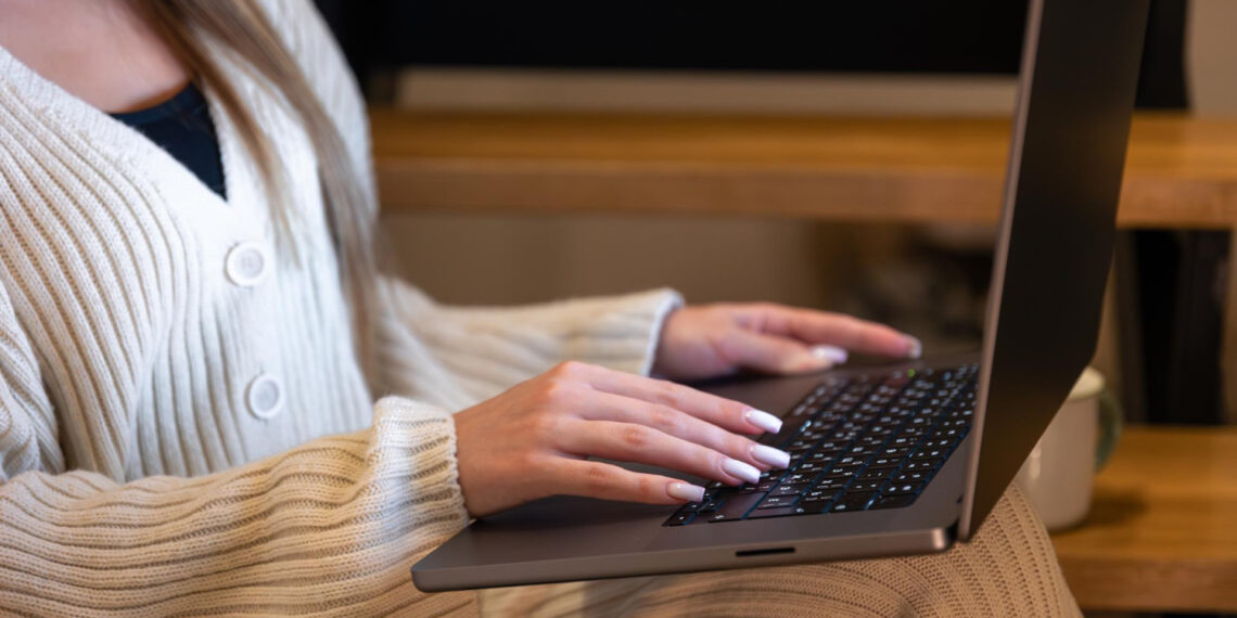 Prie kompiuterio/Freepik