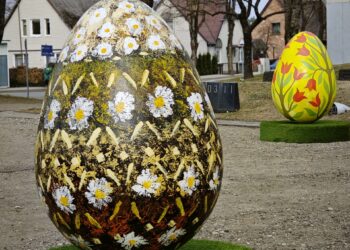Šilalės miestas pasipuošė Velykinėmis dekoracijomis