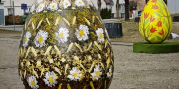 Šilalės miestas pasipuošė Velykinėmis dekoracijomis