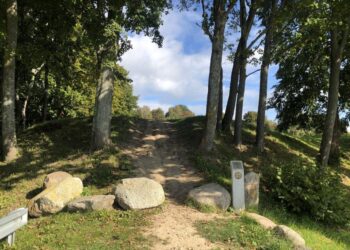 Bus tvarkomas ir lankytojams pritaikomas Eketės piliakalnis Klaipėdos rajone
