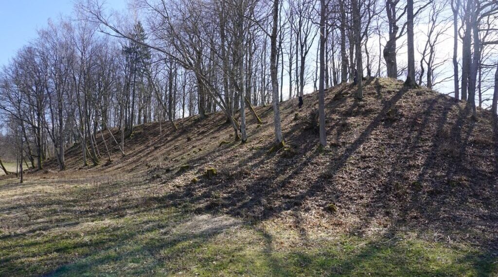 Varkalių piliakalnis/Plungės raj.sav.nuotr.