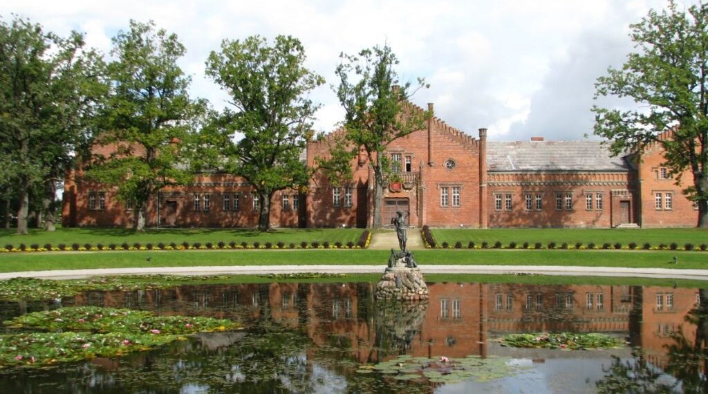 Kunigaikščio M. Oginskio rūmų žirgynas/Plungės raj.sav.nuotr.