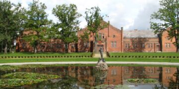 Plungėje baigti kunigaikščio M. Oginskio dvaro sodybos pastato – žirgyno restauravimo darbai