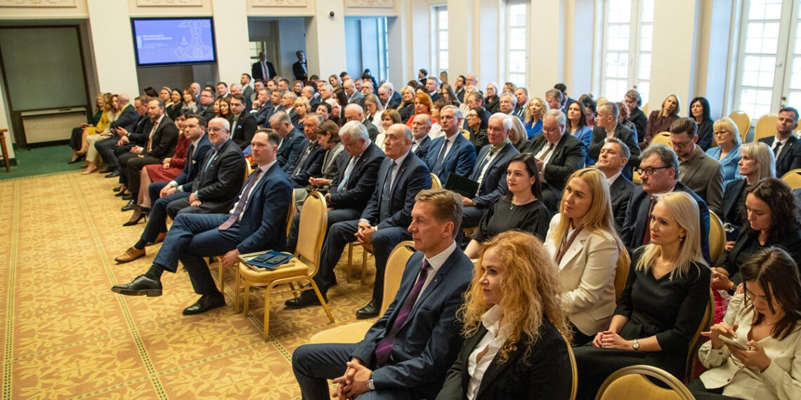 Apdovanojimai Prezidentūroje/Prekybos, pramonės ir amatų rūmų asociacijos nuotr.