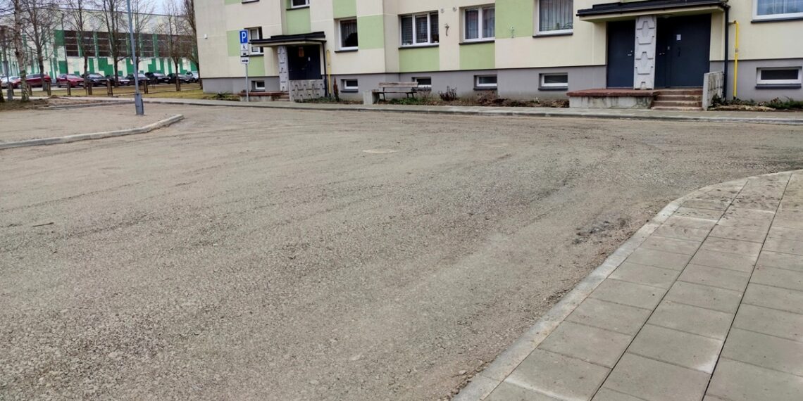 Daugiabučio namo kiemas/Mažeikių raj.sav.nuotr.