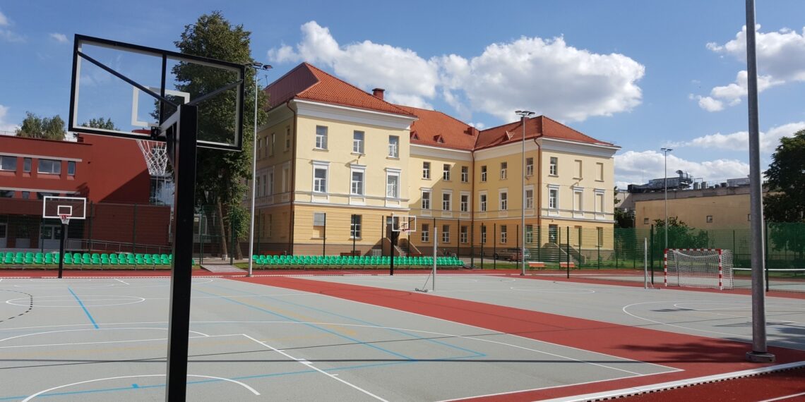 Šiauliai į mokyklų aikštynus investuoja milijonus