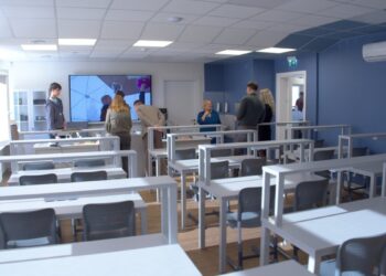 Naujosios Akmenės Ramučių gimnazijoje atidarytos naujos STEAM erdvės