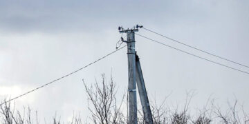 Sekmadienį – galimi elektros tiekimo sutrikimai dėl didelių vėjo gūsių