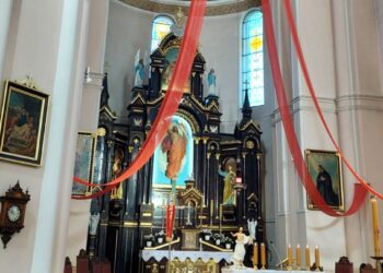 Apglėbkime vieni kitus malda… Klebono, kun. Vytauto Gedvainio sveikinimas