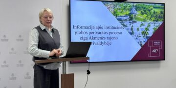 Pasitarimas institucinės globos klausimais/Akmenės raj.sav.nuotr.