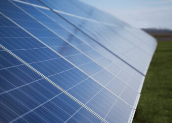 Energetikos ministerija patvirtino finansavimo sąlygas saulės elektrinėms įsirengti