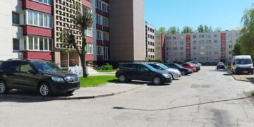 Daugiabučių kvartalų kiemas/Kretingos raj.sav.nuotr.