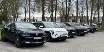 Kelmės rajono gydymo įstaigas papildė net 6 nauji elektromobiliai