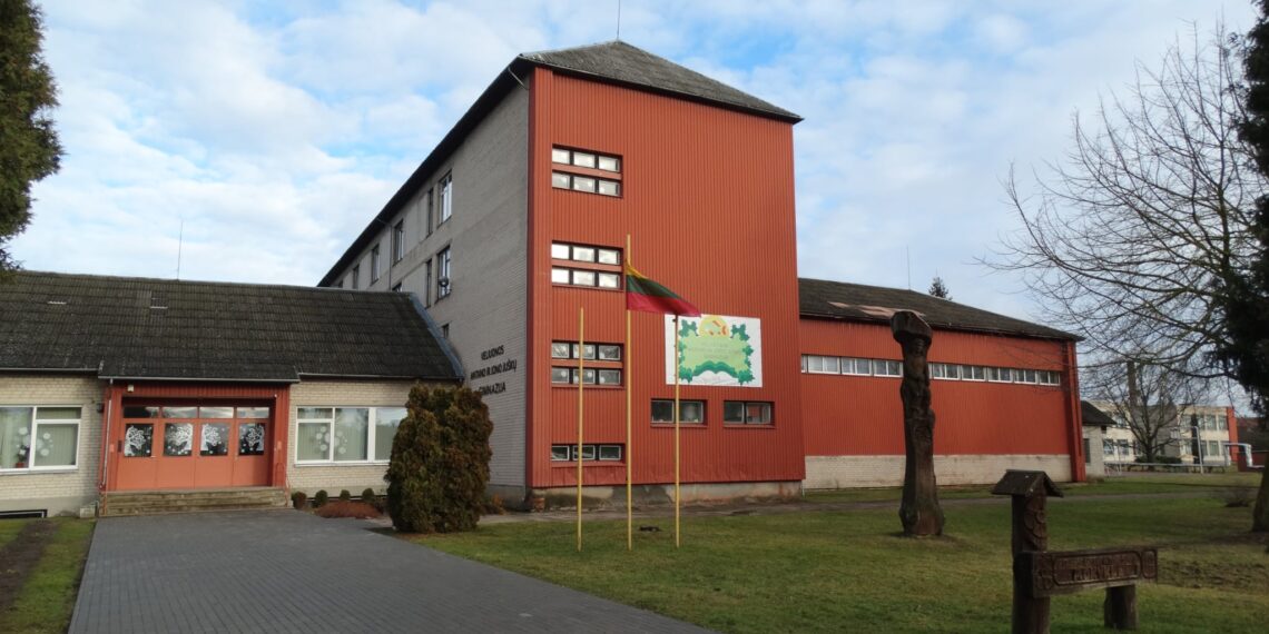 Veliuonos Antano ir Jono Juškų gimnazija/Jurbarko raj.sav.nuotr.