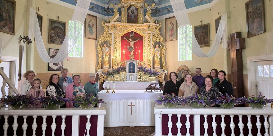 Pievėnų Nukryžiuotojo Jėzaus bažnyčioje/Mažeikių raj.sav.nuotr.