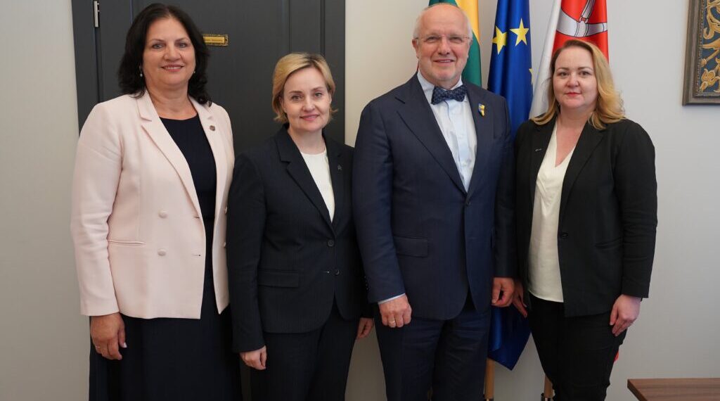 LR Seimo Pirmininkas Juozas Olekas ir Socialinės apsaugos ir darbo viceministrė Rita Grigalienė lankėsi Tauragės raj.sav./Tauragės raj.sav/nuotr.