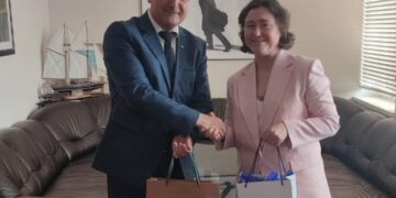 Prancūzijos ambasadorė Lietuvoje Lucie Stepanyan susitiko su Neringos sav. meru Dariumi Jasaičiu /Neringos sav.nuotr.