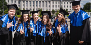 Šiaulių valstybinėje kolegijoje įteikti aukštojo mokslo diplomai