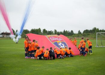 Klaipėdos rajone prie Dovilų karjerų oficialiai atidaryta moderni futbolo stovyklavietė