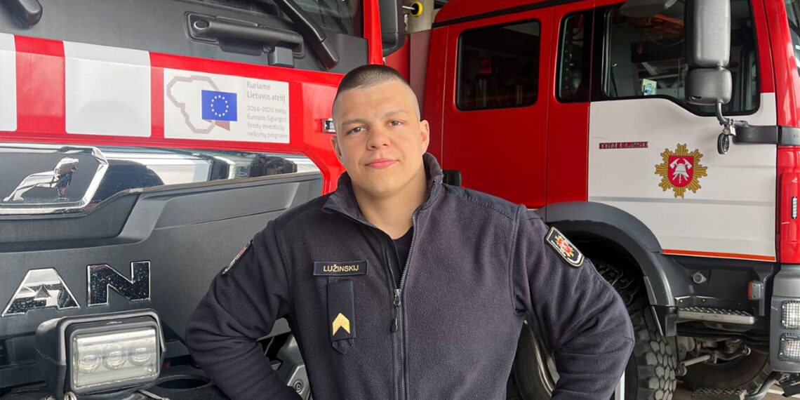 Vyriausiasis ugniagesys gelbėtojas Edgar Lužinskij