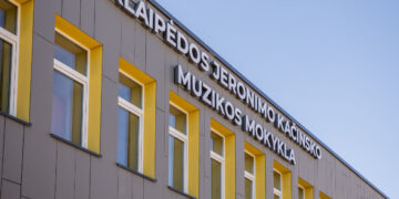 Klaipėdos meras apžiūrėjo po remonto atsinaujinusią Jeronimo Kačinsko muzikos mokyklą