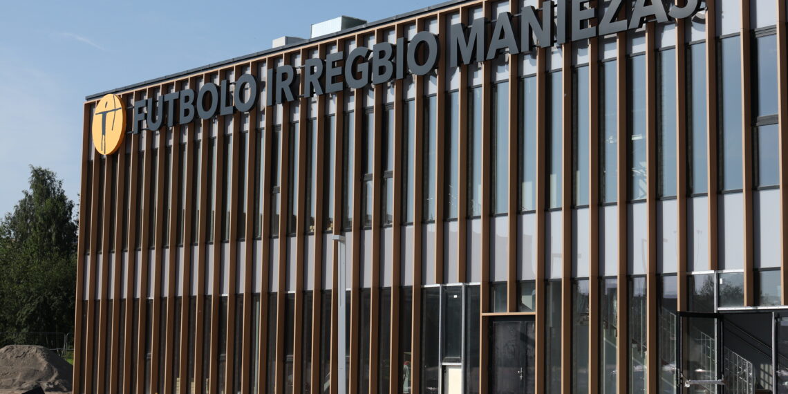Naujasis Šiaulių futbolo ir regbio maniežas artėja prie statybų finišo