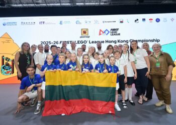 Šiaulių jaunieji robotikos talentai Honkonge iškovojo tarptautinę čempionų taurę