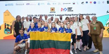 Šiaulių jaunieji robotikos talentai Honkonge iškovojo tarptautinę čempionų taurę