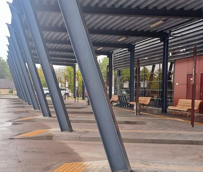 Autobusų stoties įlaipinimo ir išlaipinimo peronas/Skuodo raj.sav.nuotr.