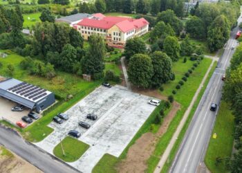Vėžaičių miestelyje atidaryta sutvarkyta centrinė aikštė